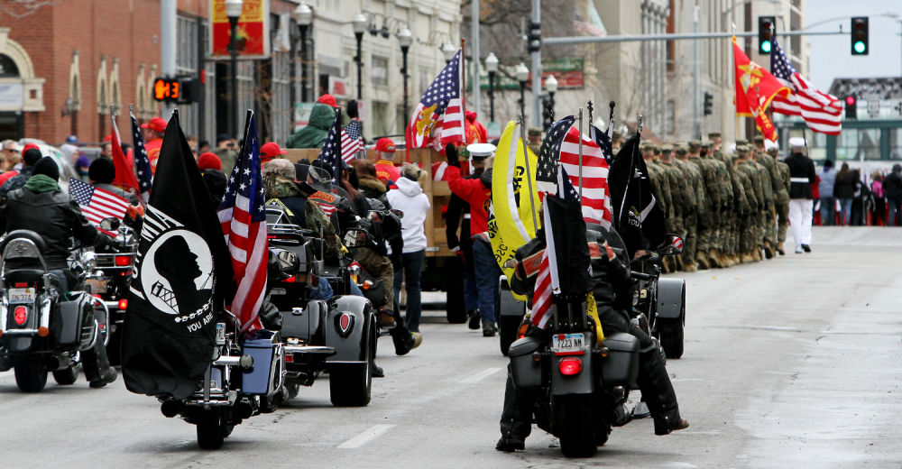 111114-parade-03